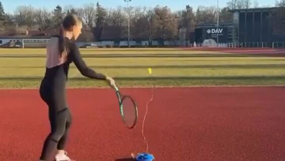 
        Теннисный тренажер для&nbsp;отработки ударов    