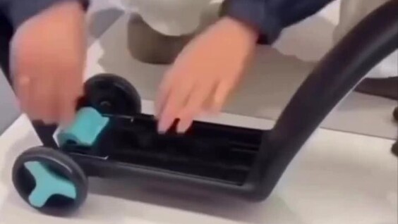 Трёхколёсный самокат-трансформер
Трёхколёсный самокат-трансформер