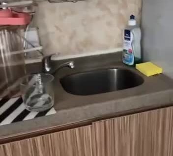 
        Девушка показала обычную квартиру в&nbsp;Гонконге    