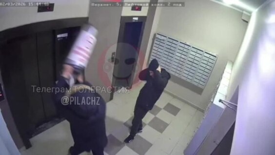 
        Возмутительное поведение мужчины в&nbsp;подъезде жилого дома    