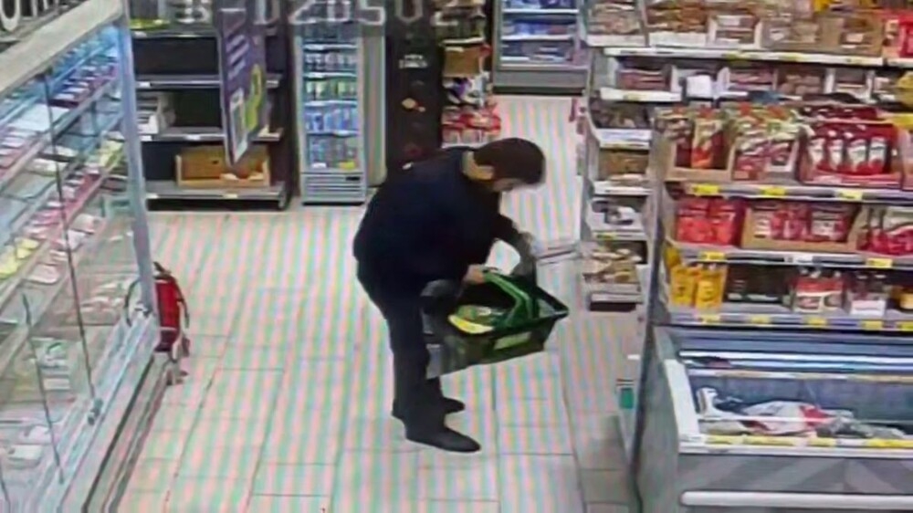 
        Вор-сладкоежка украл шоколадки из&nbsp;магазина    