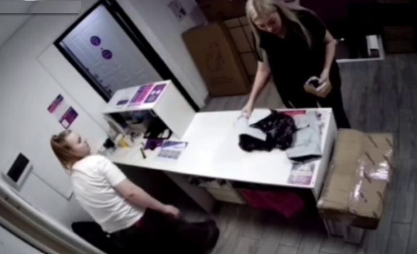 
        Весеннее обострение: клиентка устроила скандал в&nbsp;пункте выдачи заказов    