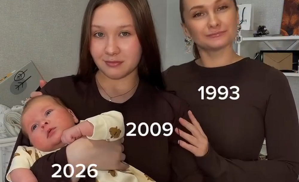 
        Молодая бабушка с&nbsp;дочкой и&nbsp;внучкой    