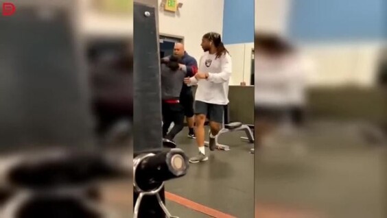 
        Вес&nbsp;имеет значение: весёлый эпизод из&nbsp;спортзала    