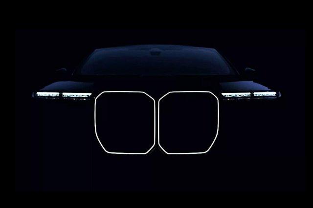 BMW показала новую «семёрку» с теми же огромными «ноздрями» и обновлённым салоном BMW показала новую «семёрку» с теми же огромными «ноздрями» и обновлённым салоном