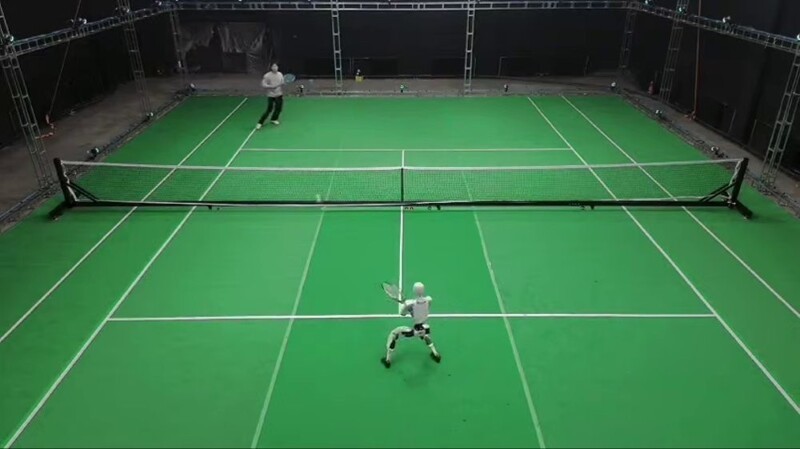 
        Китайцы научили робота играть в&nbsp;теннис    