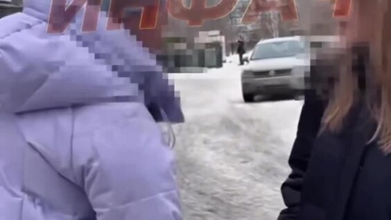 В Кемеровской области женщина отчитала школьницу за длинные ногти
В Кемеровской области женщина отчитала школьницу за длинные ногти