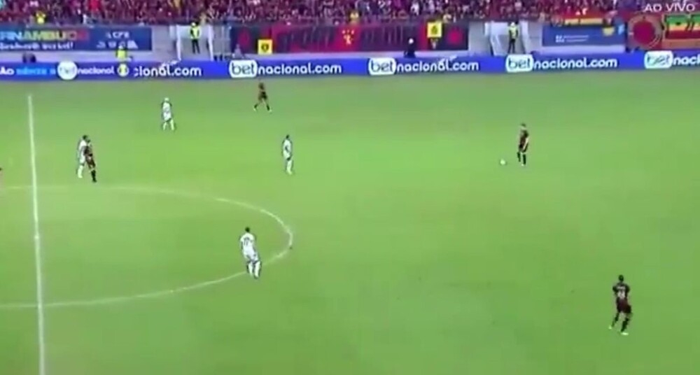 
        Футбольная команда повела в&nbsp;счете, ни&nbsp;разу не&nbsp;коснувшись мяча    