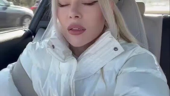 В Германии девушка перешла на русский мат после опасного маневра на дороге
В Германии девушка перешла на русский мат после опасного маневра на дороге