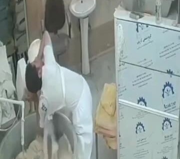 
        Миксер намотал рубашку мужчины, он&nbsp;едва не&nbsp;лишился руки    