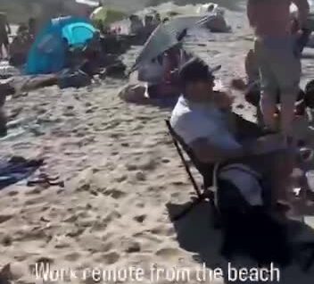 
        В&nbsp;США&nbsp;удалёнщики устроили офис прямо на&nbsp;пляже    