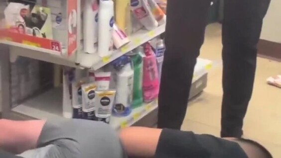 Британец пожалел, что напал на полицейского
Британец пожалел, что напал на полицейского