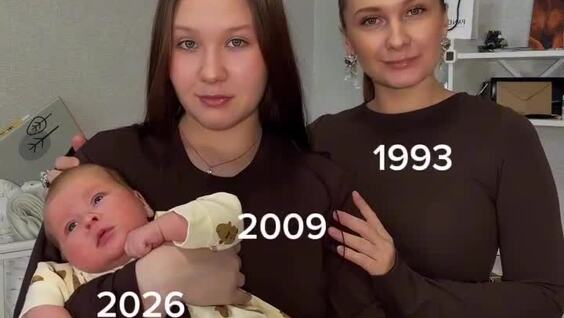 
        Молодая бабушка с&nbsp;дочкой и&nbsp;внучкой    