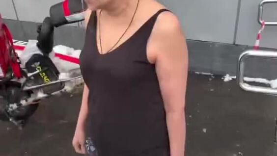 
        Пенсионерка из&nbsp;Люберец уже&nbsp;11&nbsp;лет&nbsp;гуляет по&nbsp;Москве без&nbsp;верхней одежды    