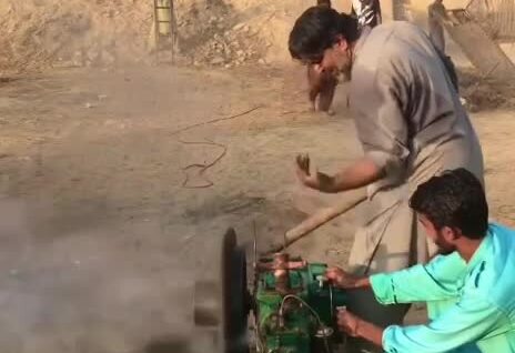 
        Мужчины придумали креативное развлечение из&nbsp;подручных материалов    