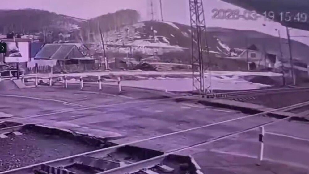 Поезд травмировал мужчину в Красноярском крае
Поезд травмировал мужчину в Красноярском крае