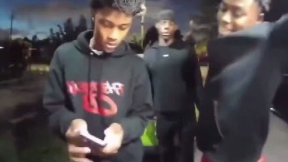 Женщина открыла огонь по парням, пытавшимся похитить щенков
Женщина открыла огонь по парням, пытавшимся похитить щенков