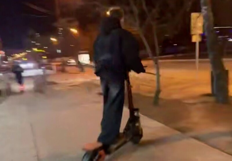 В центре Одинцово самокатчик зацепил поводок и протащил чихуахуа 10 метров
В центре Одинцово самокатчик зацепил поводок и протащил чихуахуа 10 метров