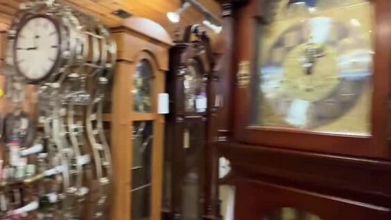 
        Тем&nbsp;временем в&nbsp;магазине часов    