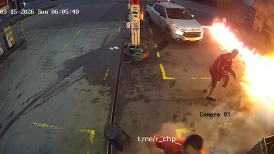 Мужчина пытался спалить заправку в Бразилии
Мужчина пытался спалить заправку в Бразилии