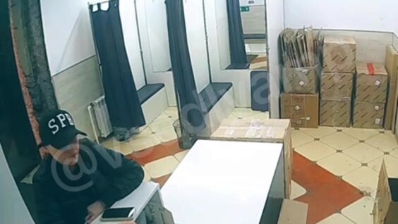 
        Клиентка устроила скандал в&nbsp;ПВЗ&nbsp;из-за невозможности доставки заказа    