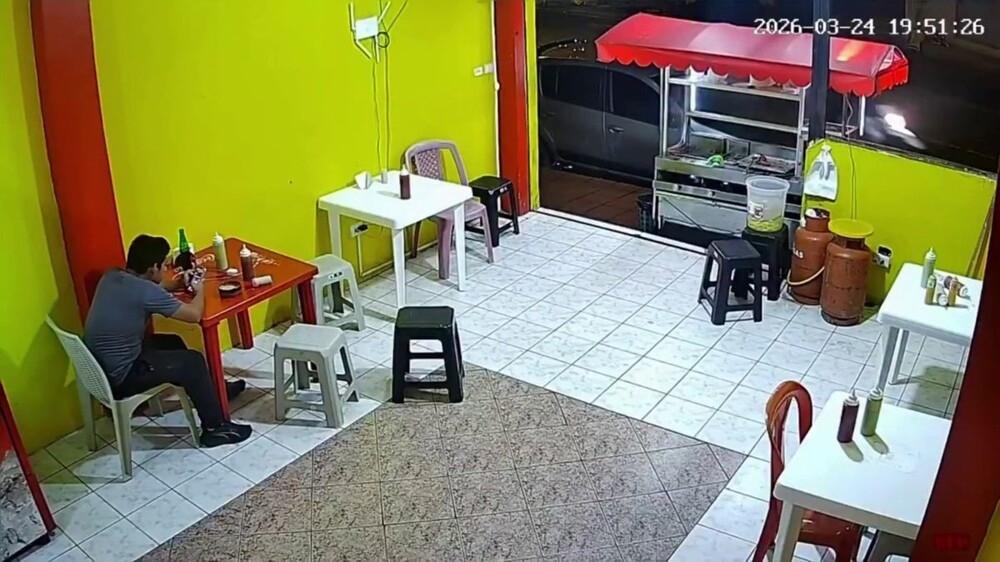 
        Владелец кафе дал&nbsp;отпор вооруженному грабителю    