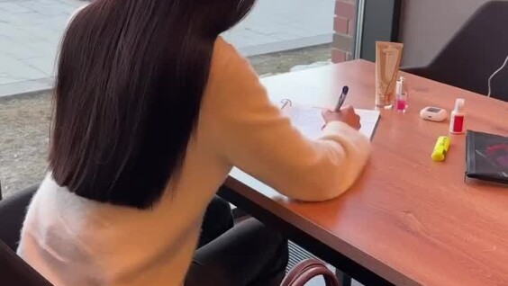 Модель показала «простую жизнь» за МКАДом
Модель показала «простую жизнь» за МКАДом