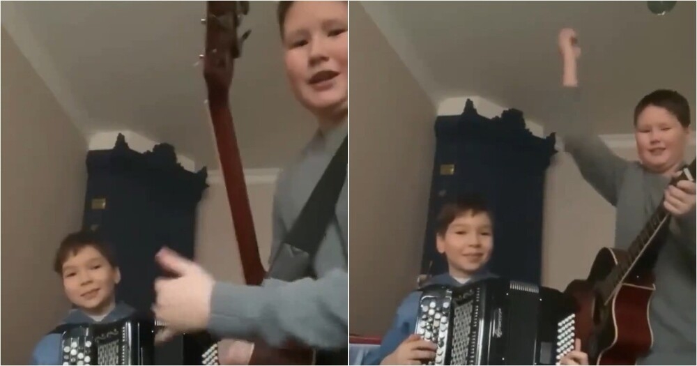 Два мальчика исполнили «Лесника» на гитаре и баяне
Два мальчика исполнили «Лесника» на гитаре и баяне