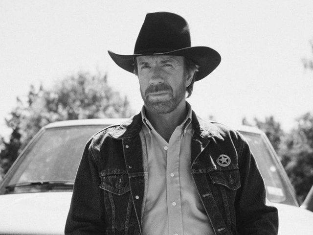 Умер Чак Норрис: лучшие фото легенды боевиков