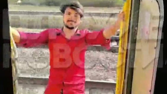 В Индии молодой человек погиб, делая экстремальное видео для соцсетей
В Индии молодой человек погиб, делая экстремальное видео для соцсетей