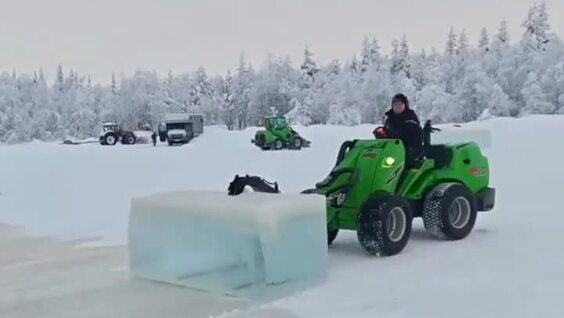 
        Традиционная заготовка льда на&nbsp;севере Финляндии    