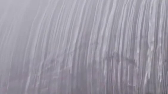 
        Невероятное зрелище: гора после мощного ливня превратилась в&nbsp;водопад    