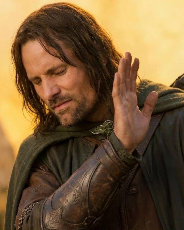 Герои "Властелина колец" в культовых мемах