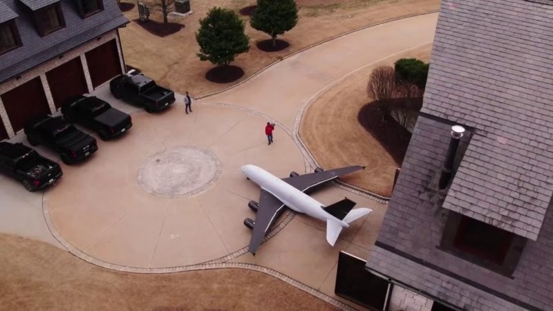 
        Самая большая в&nbsp;мире летающая модель Airbus A380 создана в&nbsp;США    