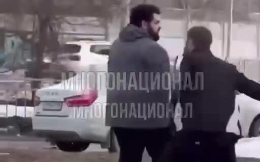 В Екатеринбурге автохамка натравила своего «боевого» знакомого на прохожих
В Екатеринбурге автохамка натравила своего «боевого» знакомого на прохожих