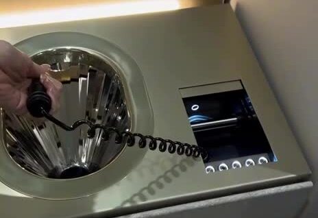 
        Унитаз за&nbsp;7&nbsp;миллионов рублей    