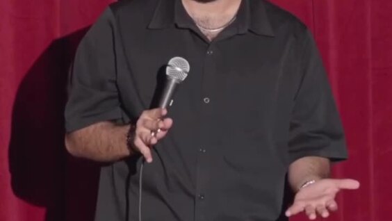 
        Девушка на&nbsp;стендапе &laquo;взорвала мозг&raquo; зрителям историей о&nbsp;расставании    