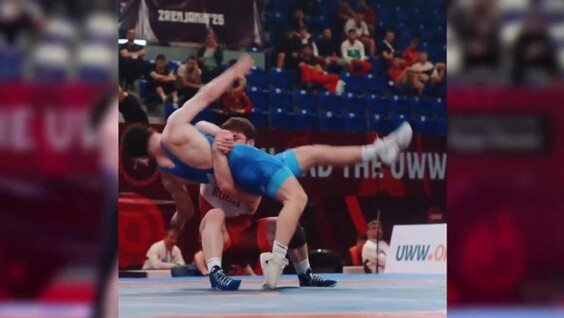 
        Эффектный приём российского борца    