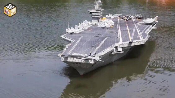 
        Жители Индонезии построили 7-метровую модель авианосца    