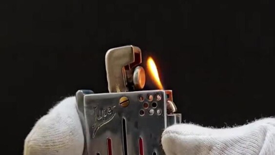 
        Коллекция ретро-зажигалок, которая переносит в&nbsp;прошлое    