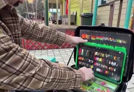 
        Мужчина показал рыболовные снасти стоимостью 4&nbsp;миллиона рублей    