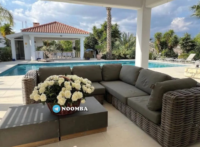 Александр Ревва продает свой роскошный особняк Александр Ревва продает свой роскошный особняк