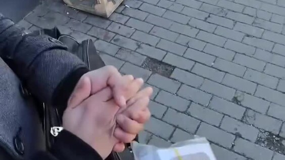 
        Мужчина предложил цыганам собачьи экскременты под&nbsp;видом золота    