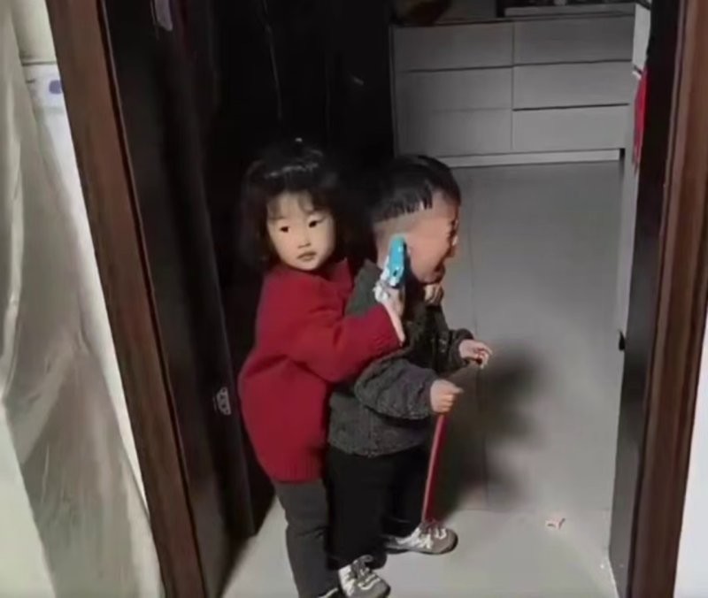 
        В&nbsp;Китае девочка &laquo;взяла в&nbsp;заложники&raquo; брата ради сладостей    