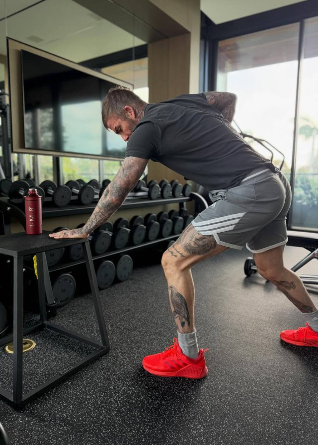 Дэвид Бекхэм готовится к лету: свежие кадры из спортзала