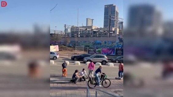 
        Попытка трюка на&nbsp;перилах закончилась болезненным падением    
