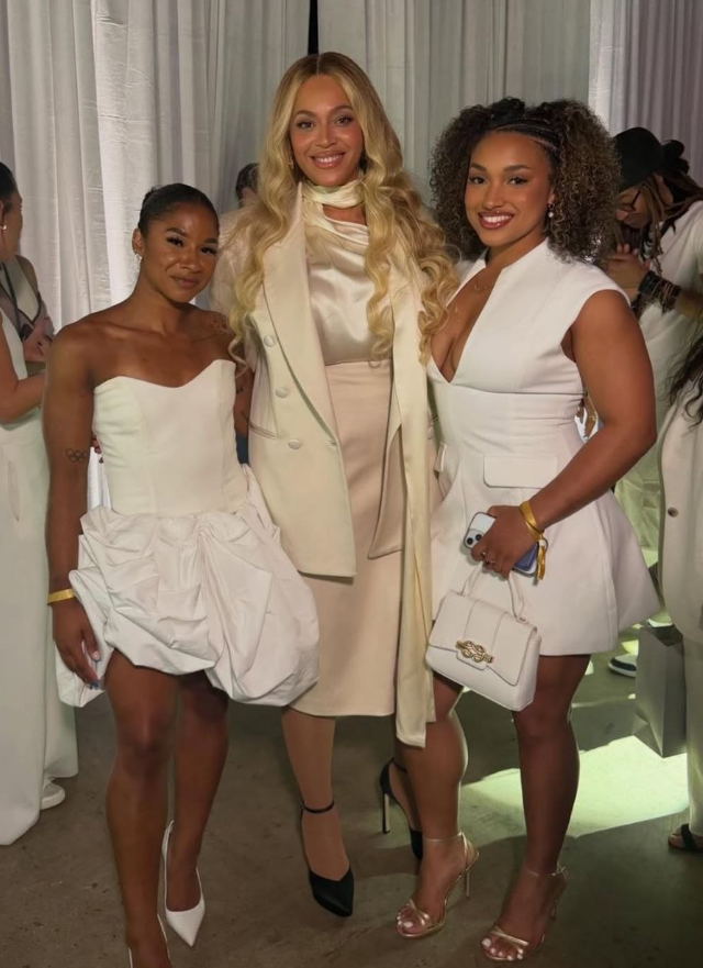 Семейный выход Бейонсе и два образа за вечер: закрытая вечеринка Cécred вызвала обсуждения Семейный выход Бейонсе и два образа за вечер: закрытая вечеринка Cécred вызвала обсуждения