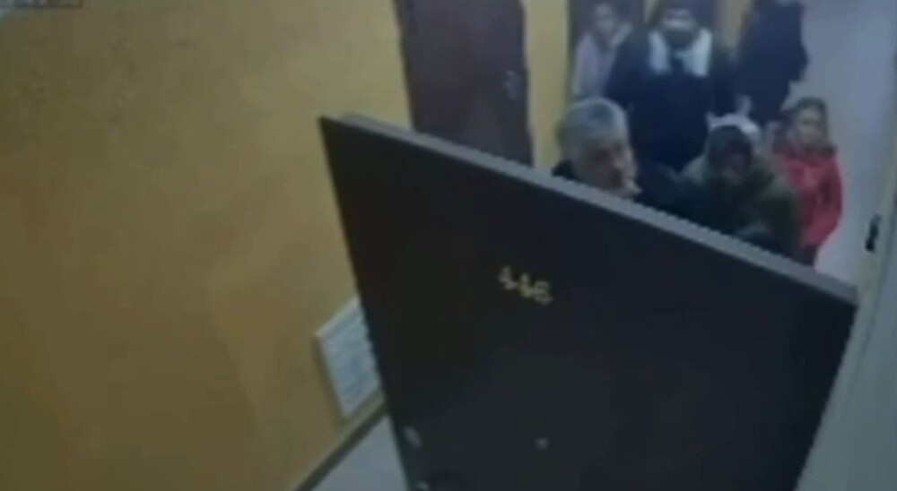 
        Цыганский табор в&nbsp;однокомнатной квартире    