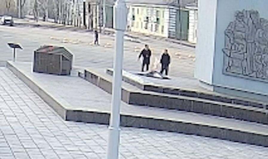 
        На&nbsp;Урале два&nbsp;подростка прикурили от&nbsp;Вечного огня    