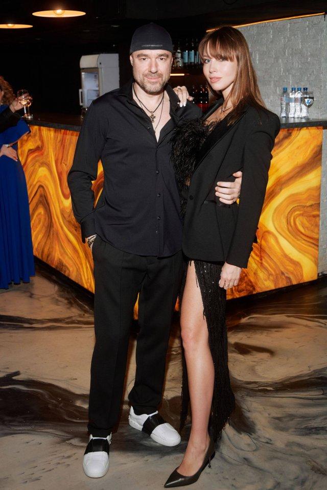 Дибров раскричался на Кудрявцеву, которая сказала, что жена телеведущего Полина изменила ему и ушла